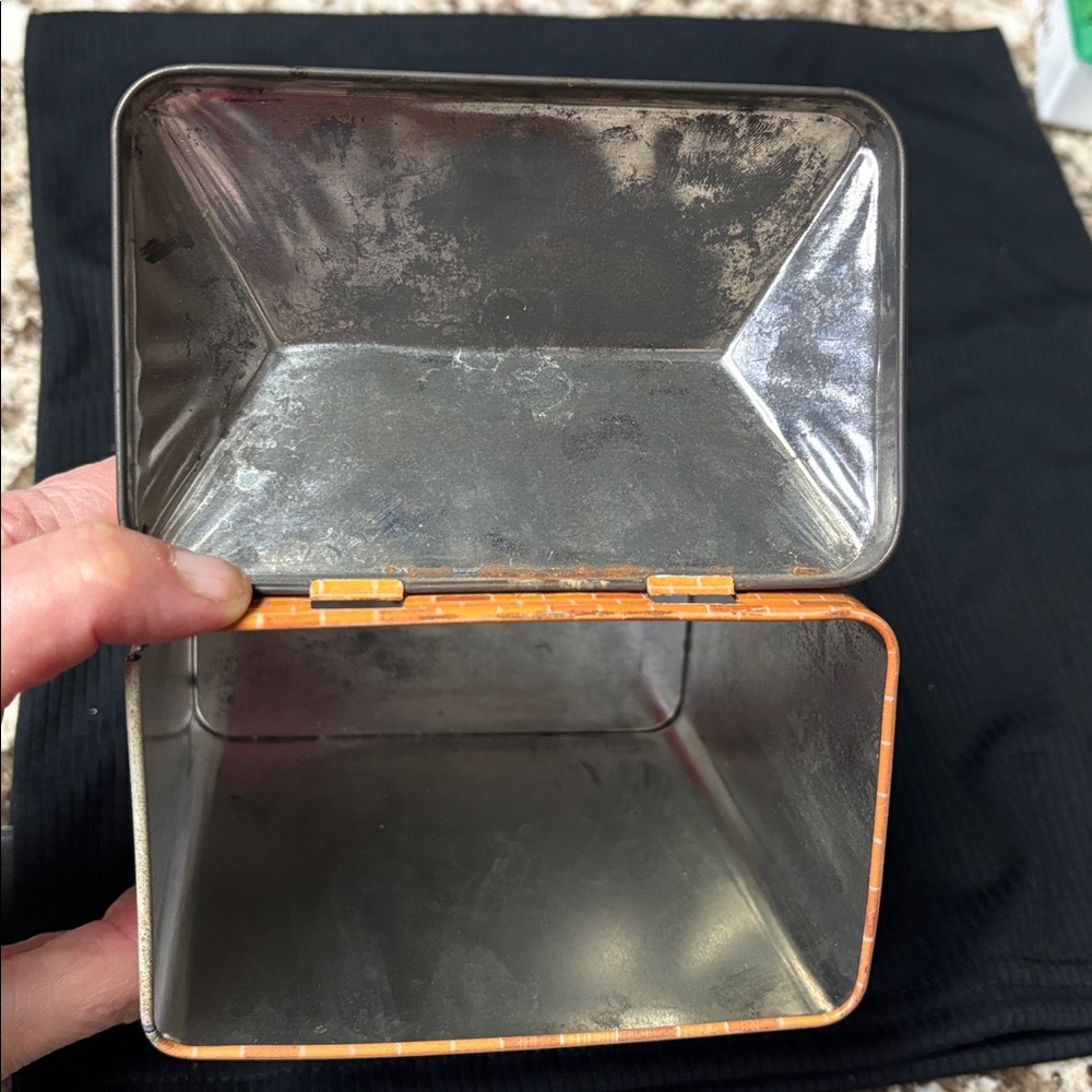 Vintage Hinged Tin Box - Picture 7 of 7